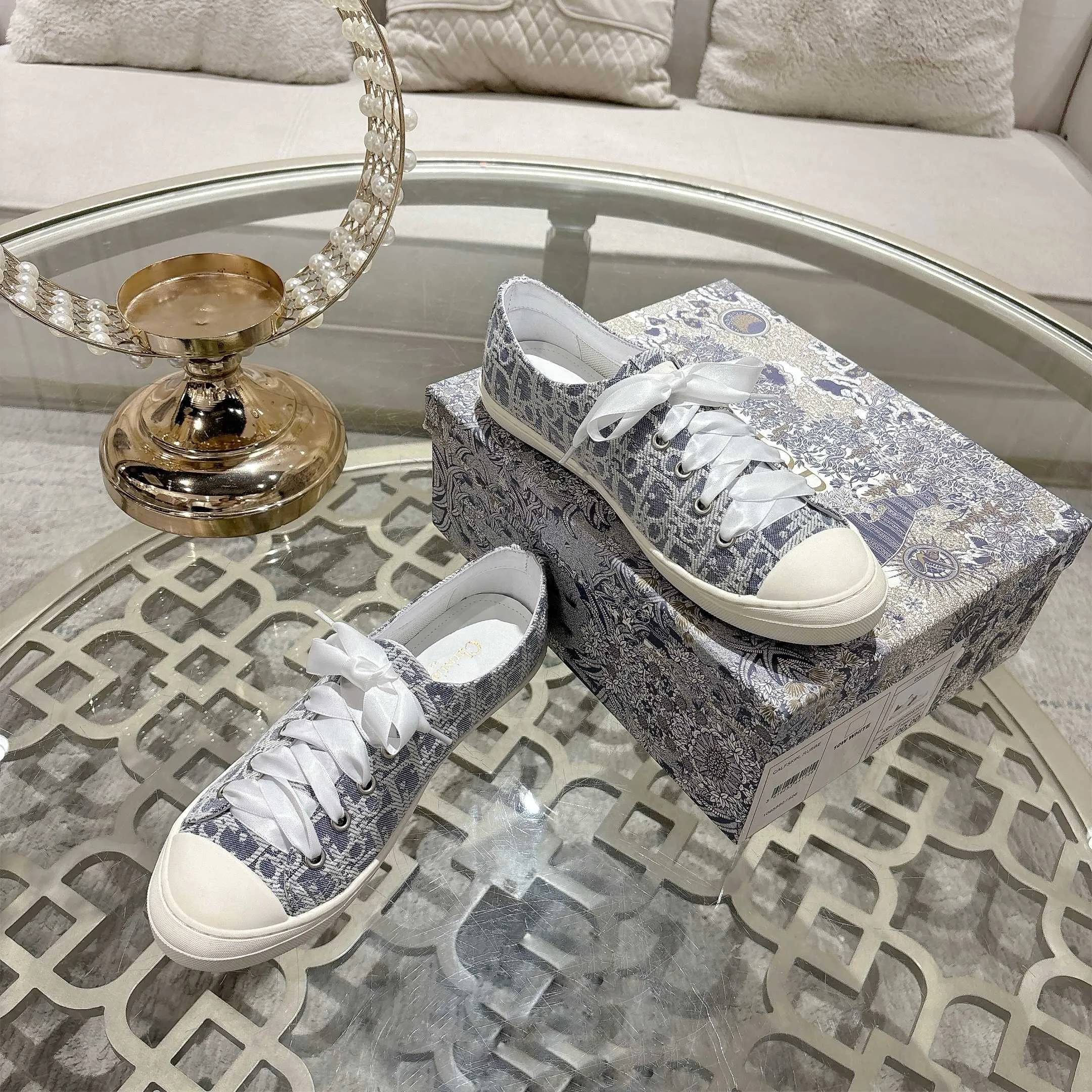 👟👟Ex-factory price 440👟👟 Dior ballet-style casual shoes, the same style as celebrities, satin fabric, breathable mesh lining, sheepskin for feet, wear-resistant rubber sole, size 35-40.
